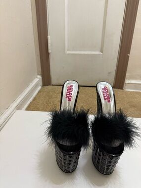 Golden Bulls Women’s Black Feather Platform Mule Heels
